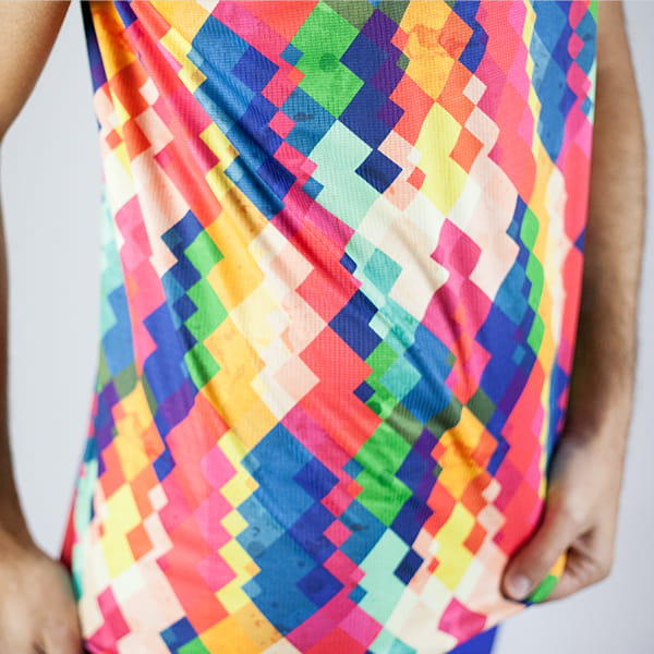 textile coloré à motif géométrique