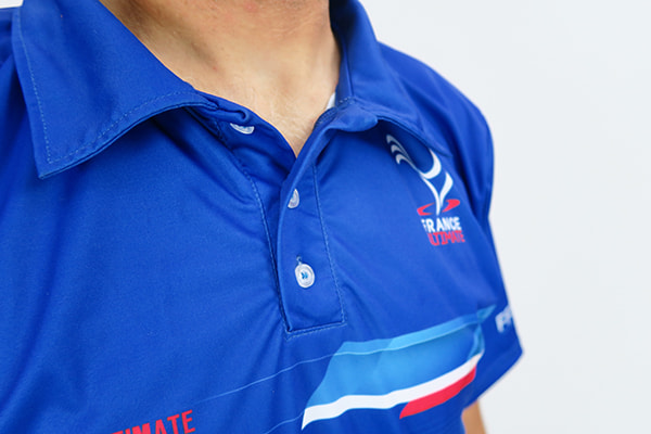 detailled view of sublimated blue polo shirt collar