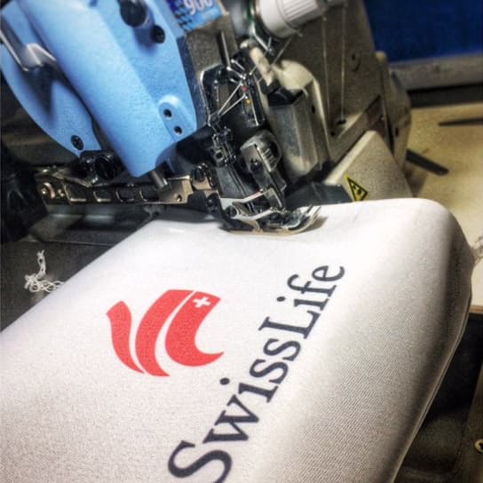 swisslife textiel op naaimachine